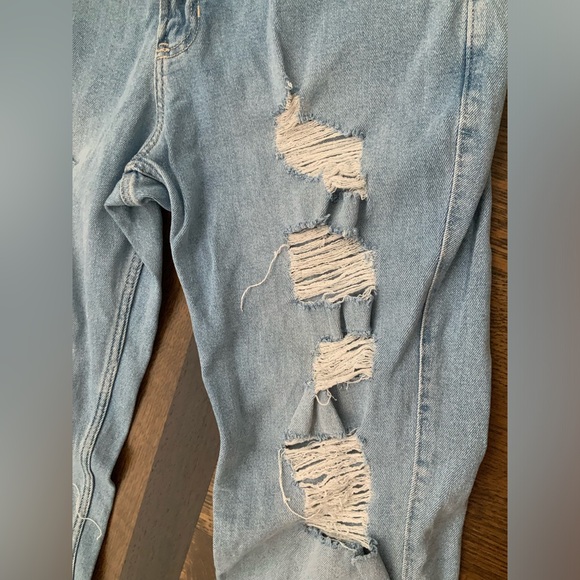 HOLLISTER Low Rise Boyfriend Light Wash Distressed Women’s Jeans Size 32” Waist - Picture 7 of 10